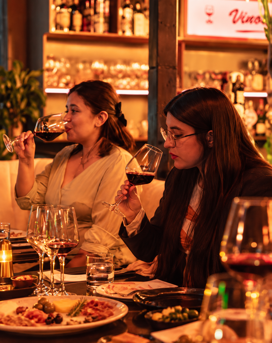 🍷 Entre Copas y Sabores: Una Noche de Cata y Maridaje