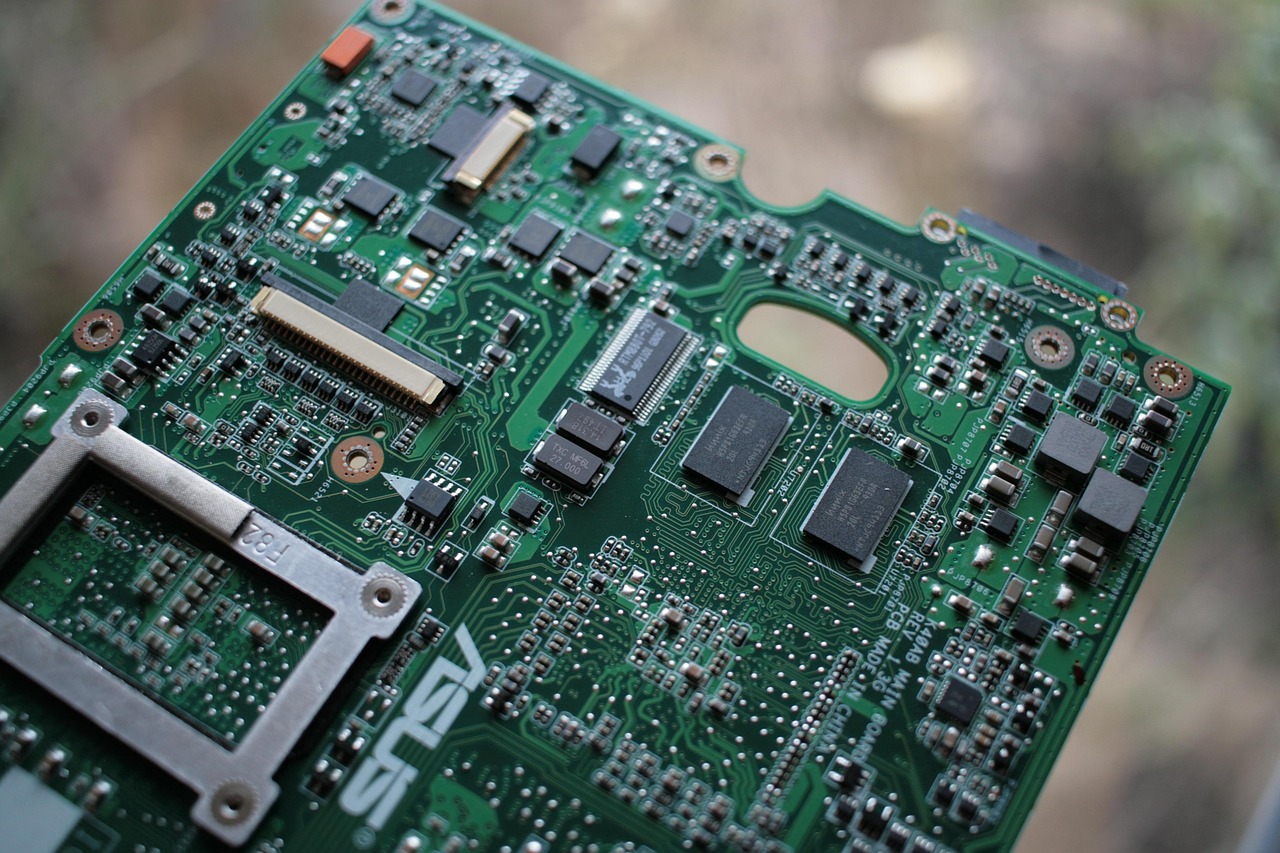„Xiaomi“ sulankstomame telefone – Kinijos CXMT LPDDR6 lustai: mažinama priklausomybė nuo Vakarų