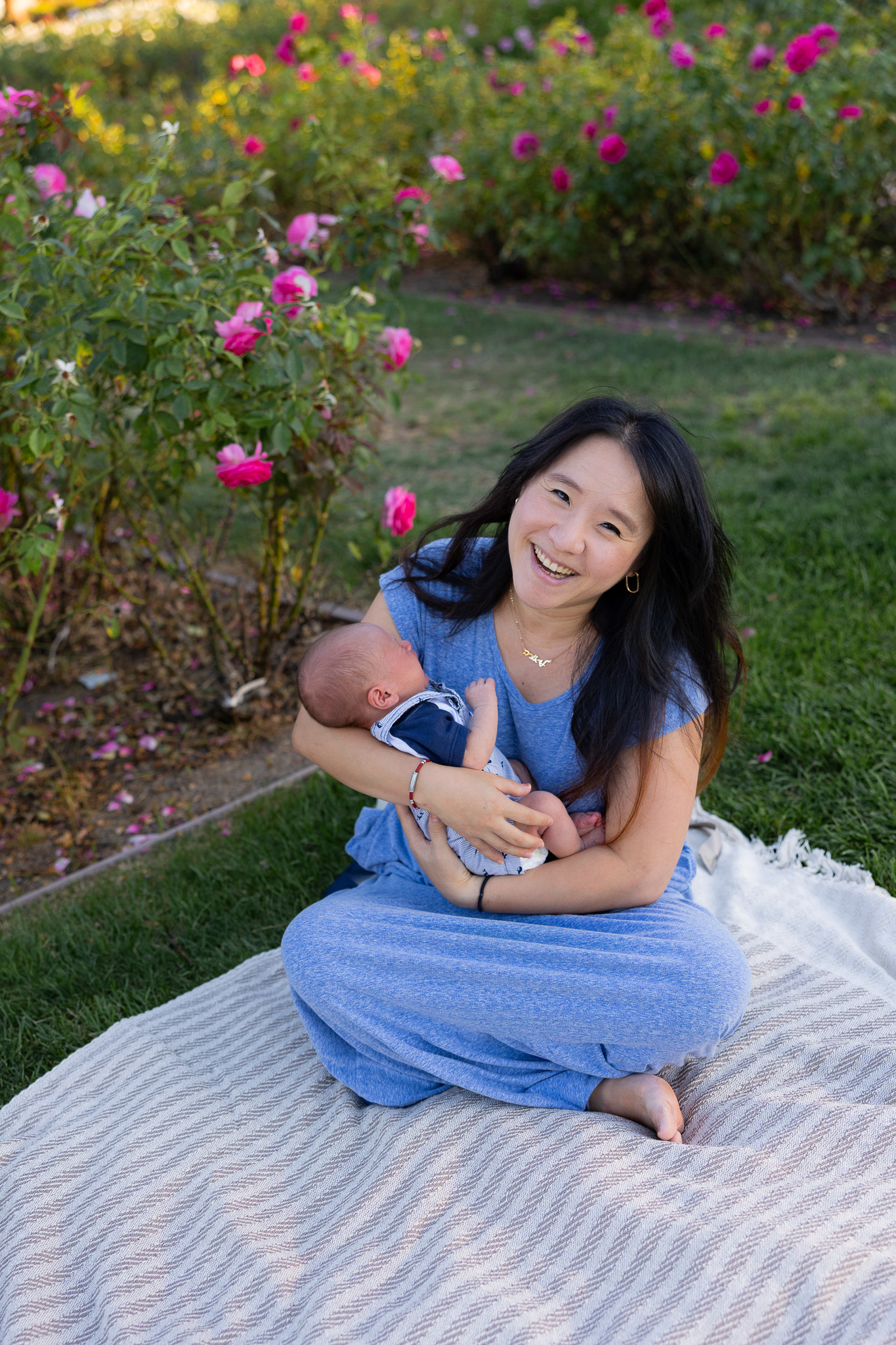 A family photo session at the Rose Gardens in San Jose