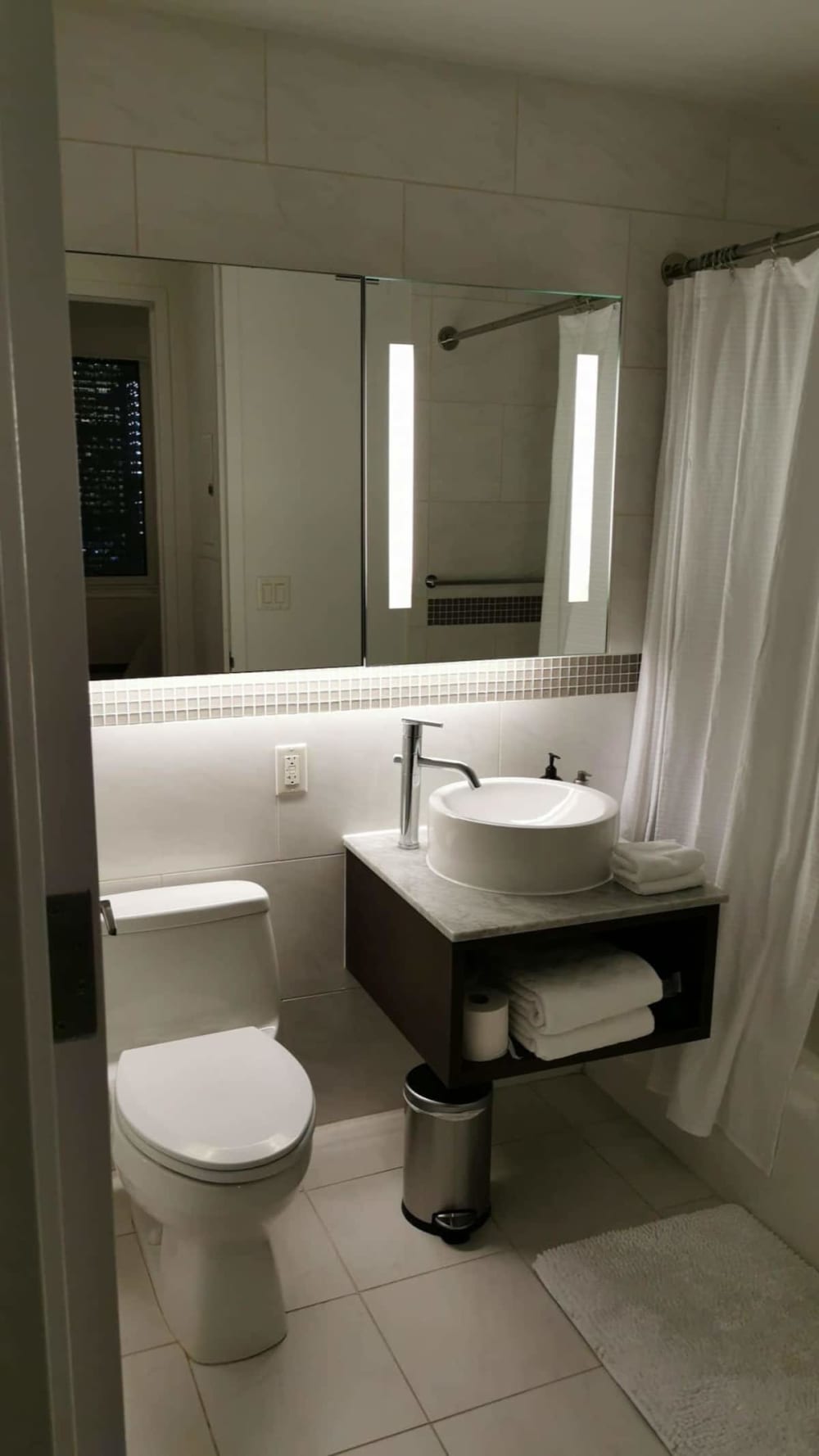 Modern, clean, hotel bathroom setup.