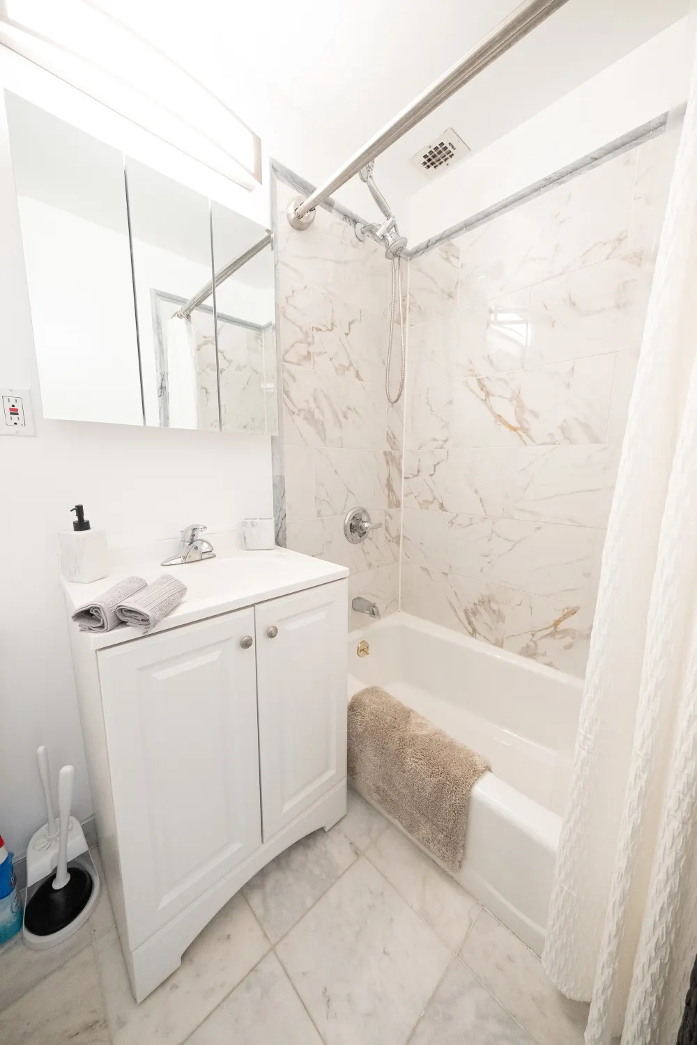 Modern bathroom with white fixtures.
