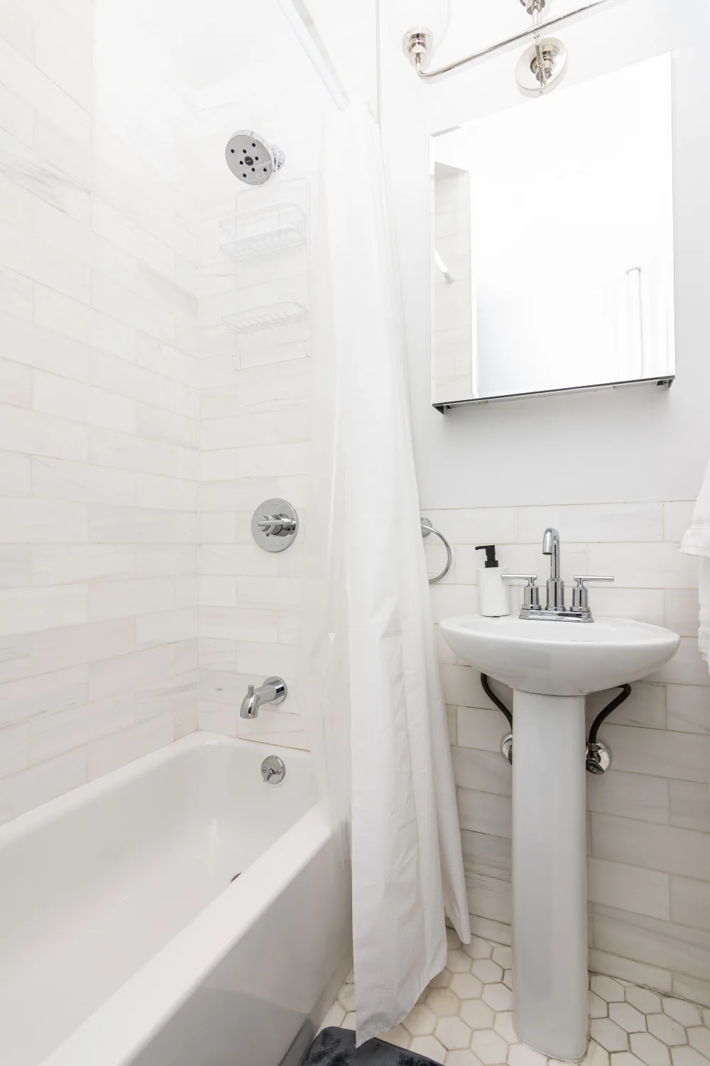 Bright, modern, and minimalistic bathroom.
