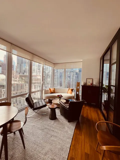 Cozy sunlit modern living room.