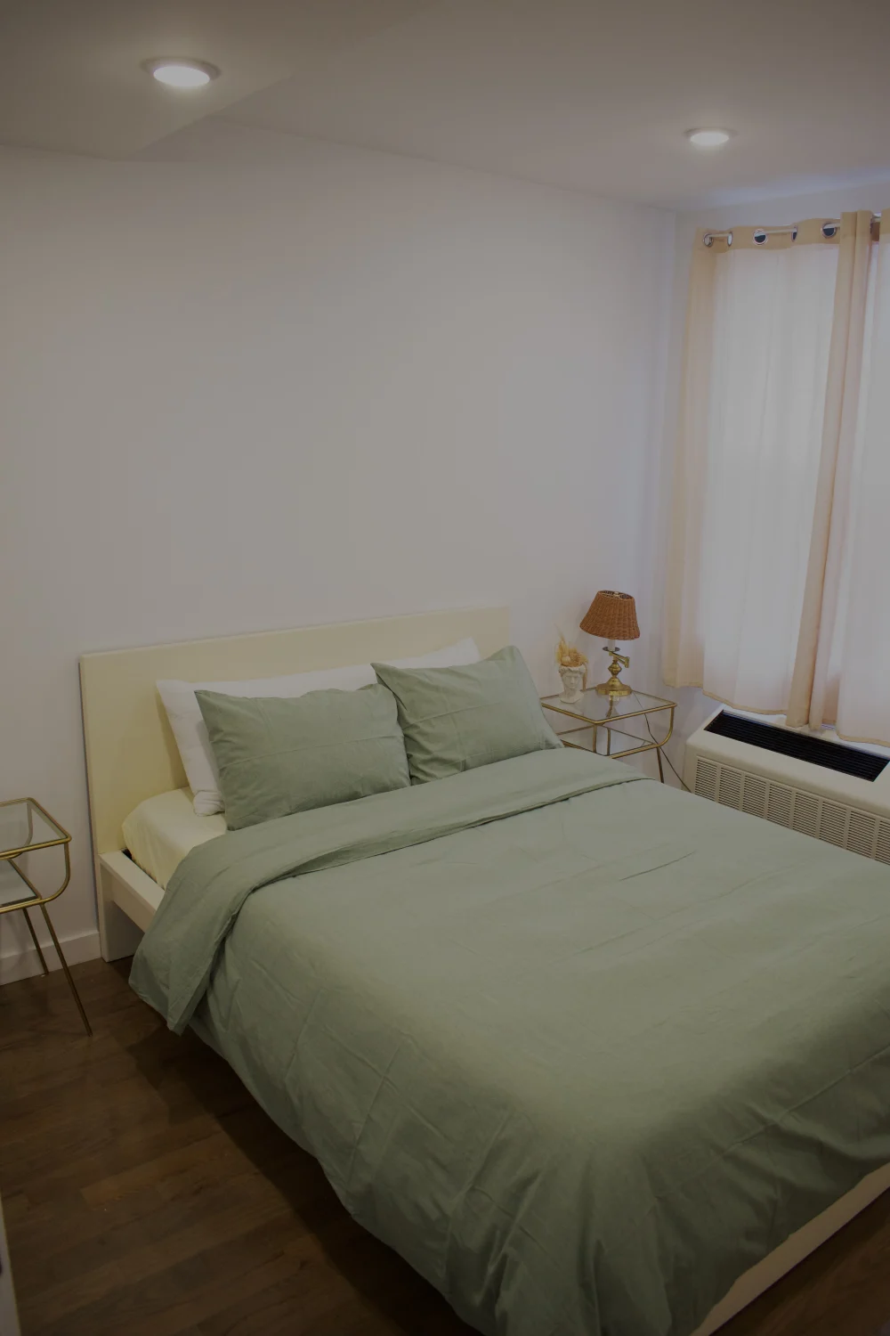 Cozy bedroom with green bedding.