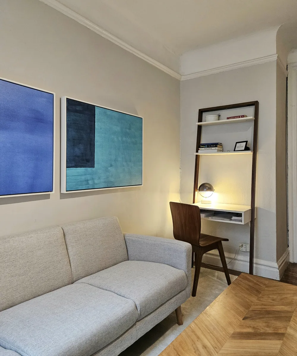 Modern cozy living room workspace.