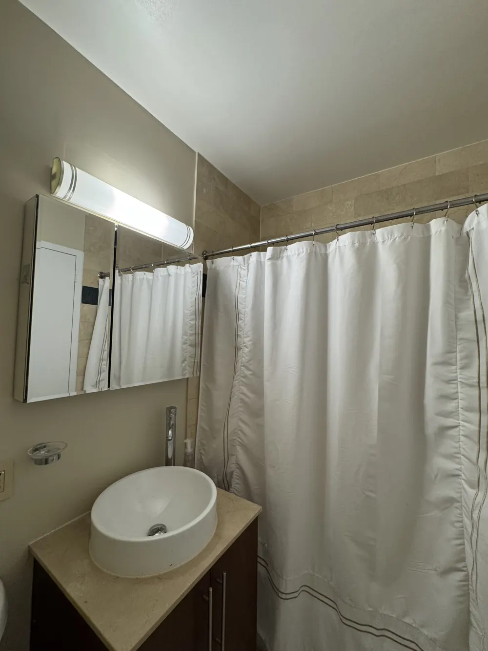 Modern bathroom with white fixtures.