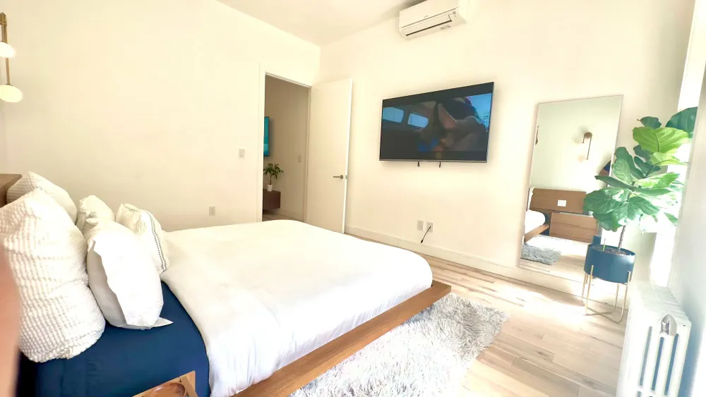 Bright, modern bedroom with plants.