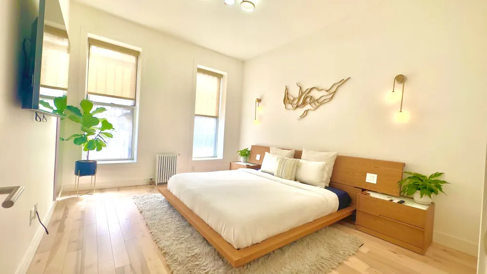 Bright, modern bedroom with plants.