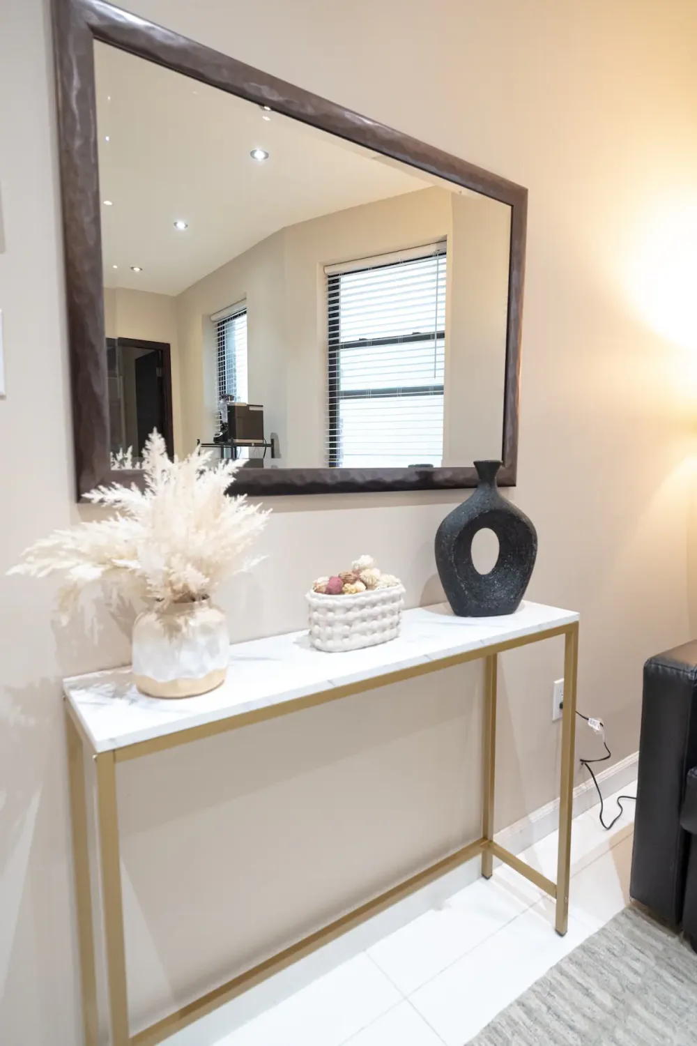 Modern entryway with decorative objects.