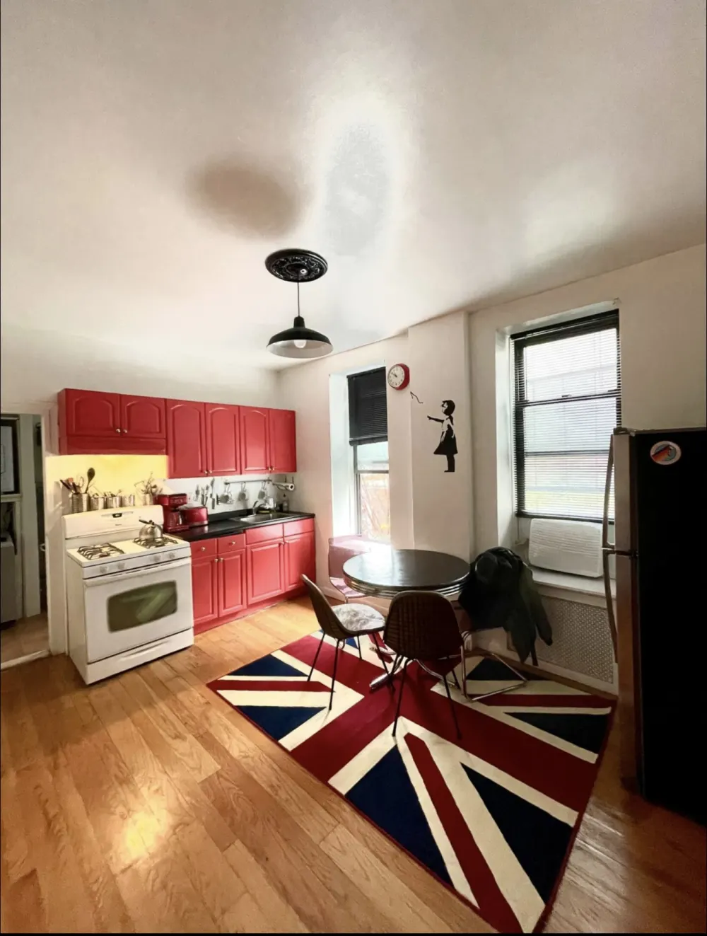 Cozy kitchen with British decor.