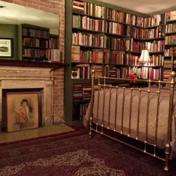 Elegant Uptown Historic District 2 bedroom with Large Garden