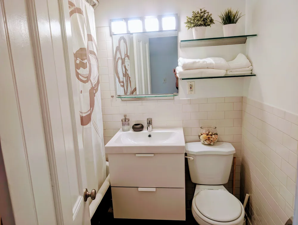 Bright, modern bathroom with minimalist decor.