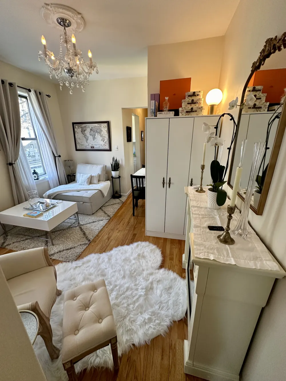 Cozy and elegant living room.