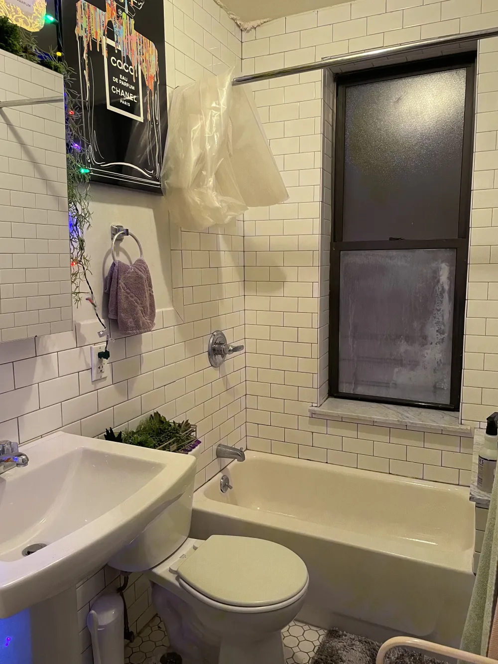 Cozy bathroom with white tiles.