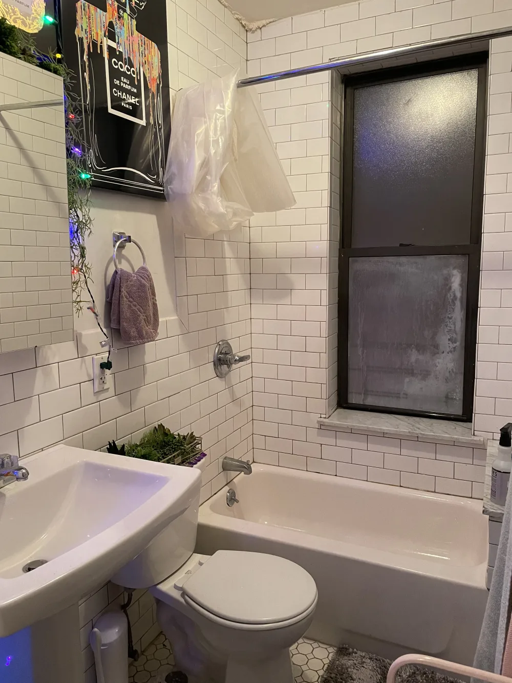 Cozy, modern bathroom with bathtub.