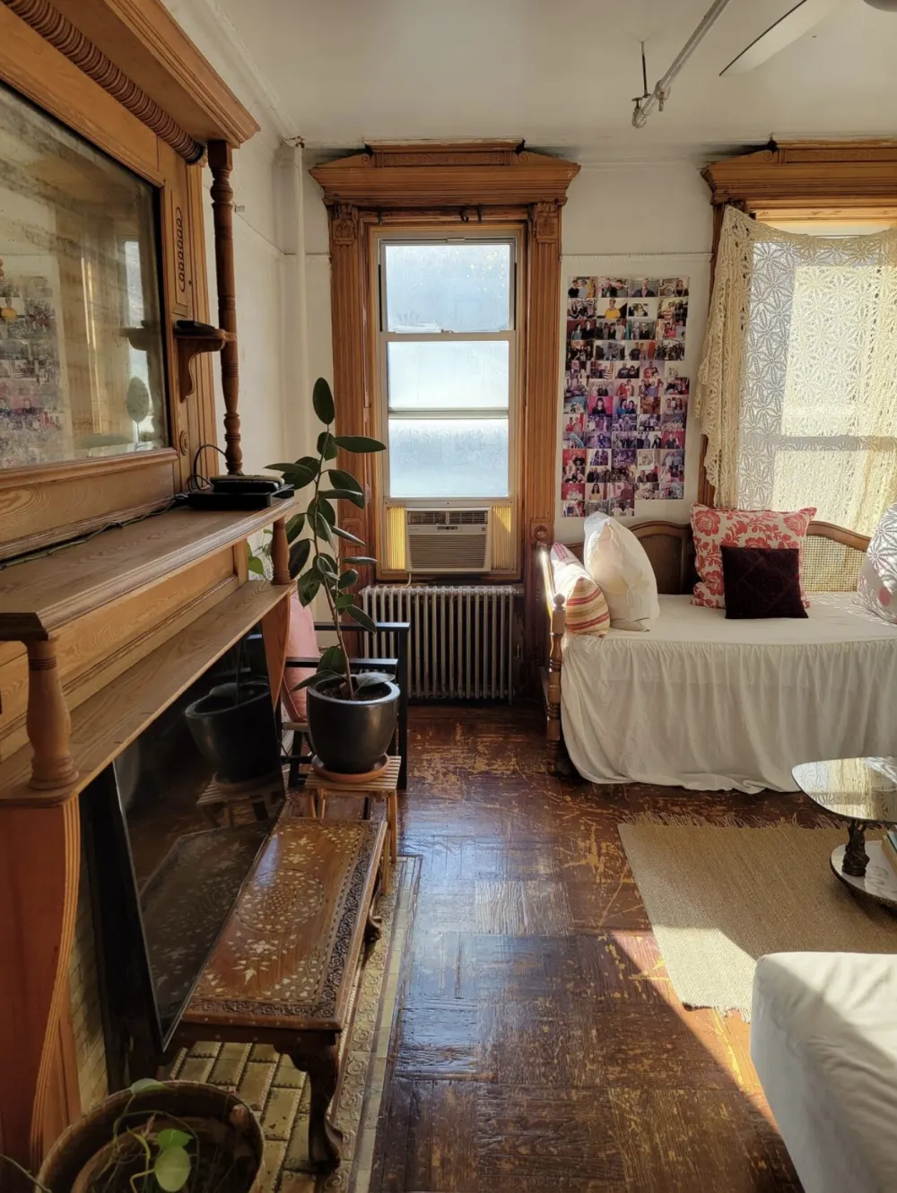 Sunny vintage living room, cozy décor.