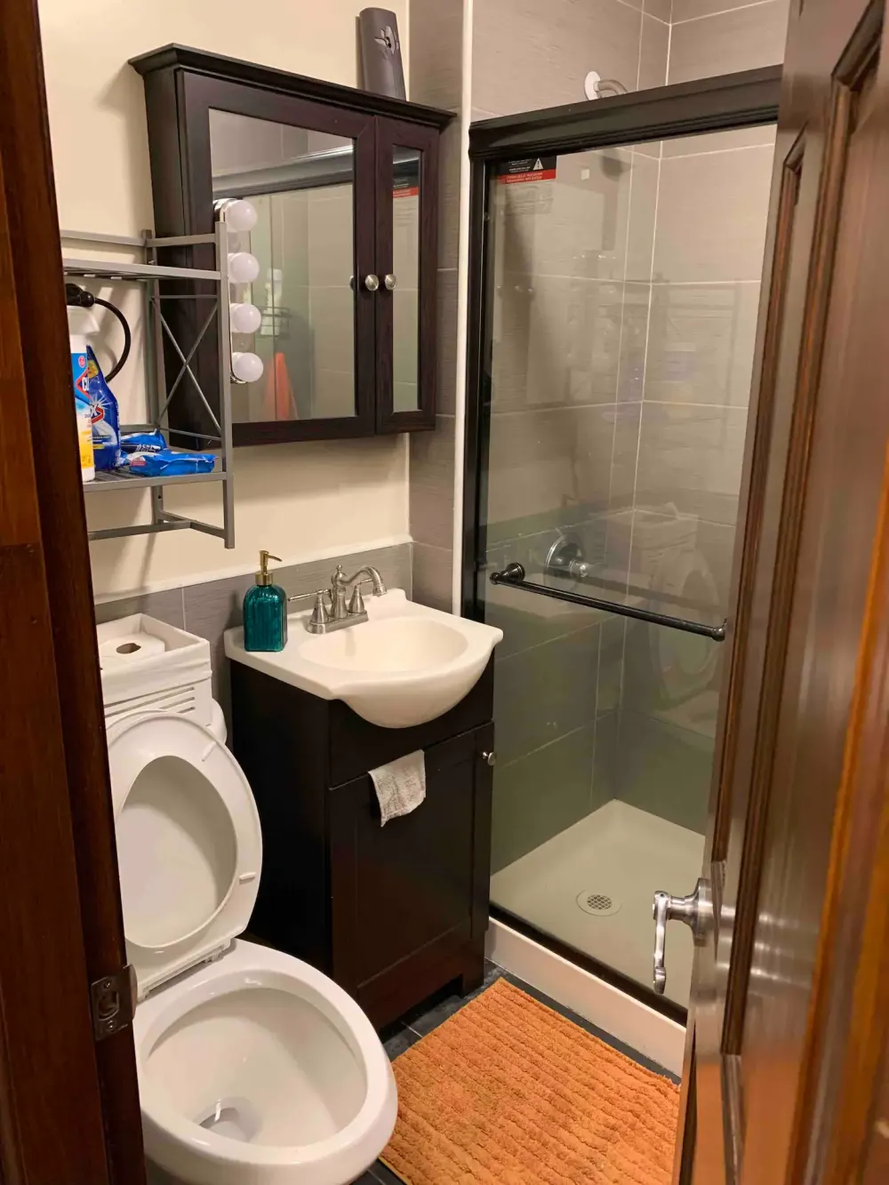 Modern, compact bathroom with shower