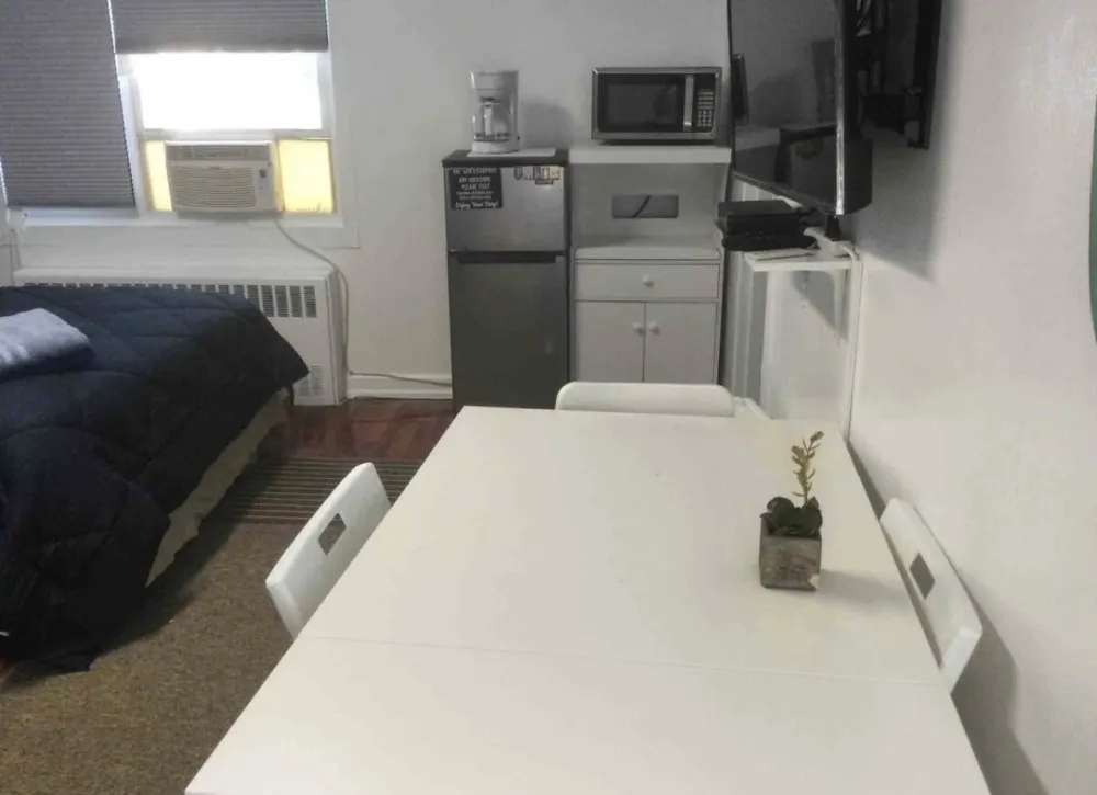 Cozy studio with modern amenities.
