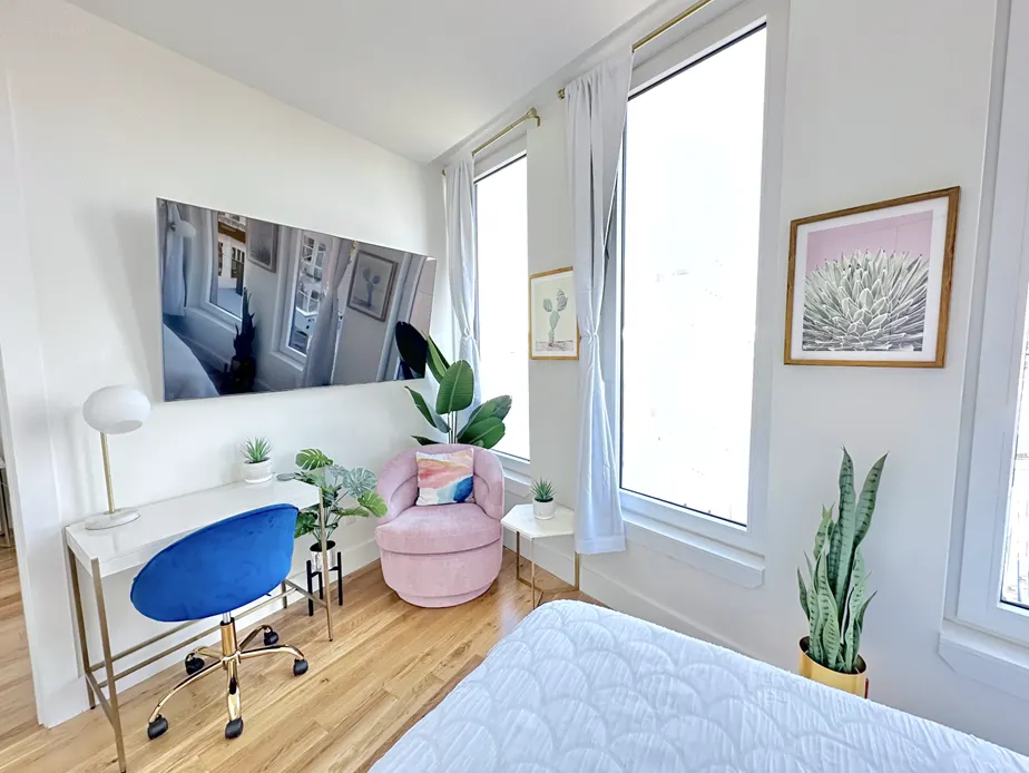 Sunny, modern room with plants.