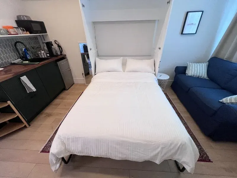 Cozy studio with Murphy bed