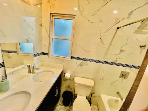 Modern bathroom with marble finishes.