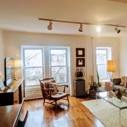 Sunny 1 Bdr apt#3 in a renovated bright brownstone