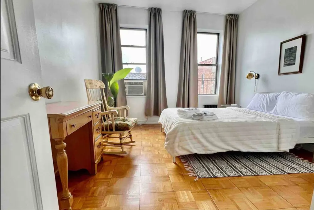 Cozy, minimalist bedroom with furnishings.