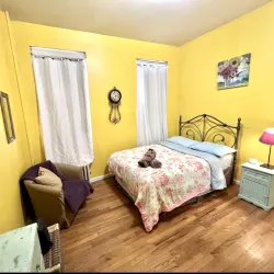 Beautiful, High Ceiling, Spacious, Entire Apartment in quiet East Village