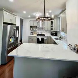 Gorgeous apt Astoria NYC Ferry with king bed 3bdrm