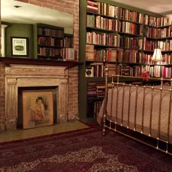 Elegant Uptown Historic District 2 bedroom with Large Garden