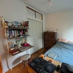 Spacious apartment with full kitchen and patio