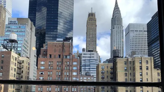 Spacious Midtown apartment with stunning city views