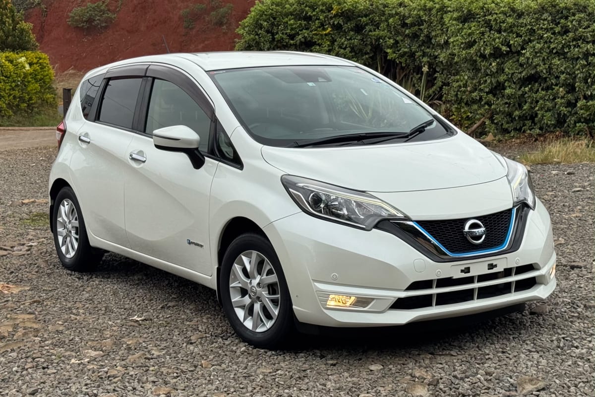 2017 Nissan Note Medalist E-Power — photo 1