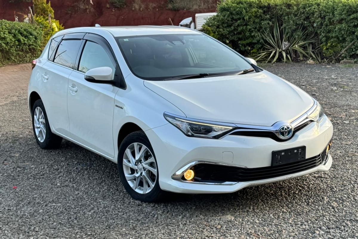 2017 Toyota Auris — photo 1