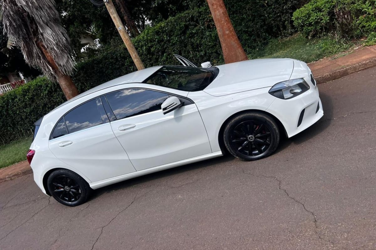 2017 Mercedes-Benz A180 — photo 1