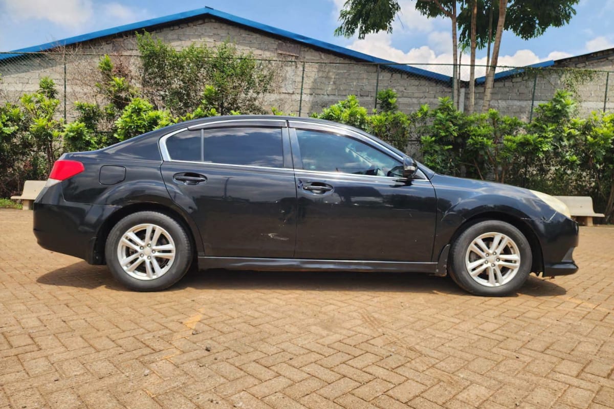 2011 Subaru Legacy — photo 1