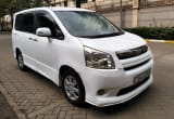 2009 Toyota Noah thumbnail 5