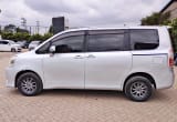 2010 Toyota Noah thumbnail 5