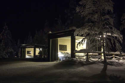 Finland roadtrip: noorderlicht in glazen villa afbeelding