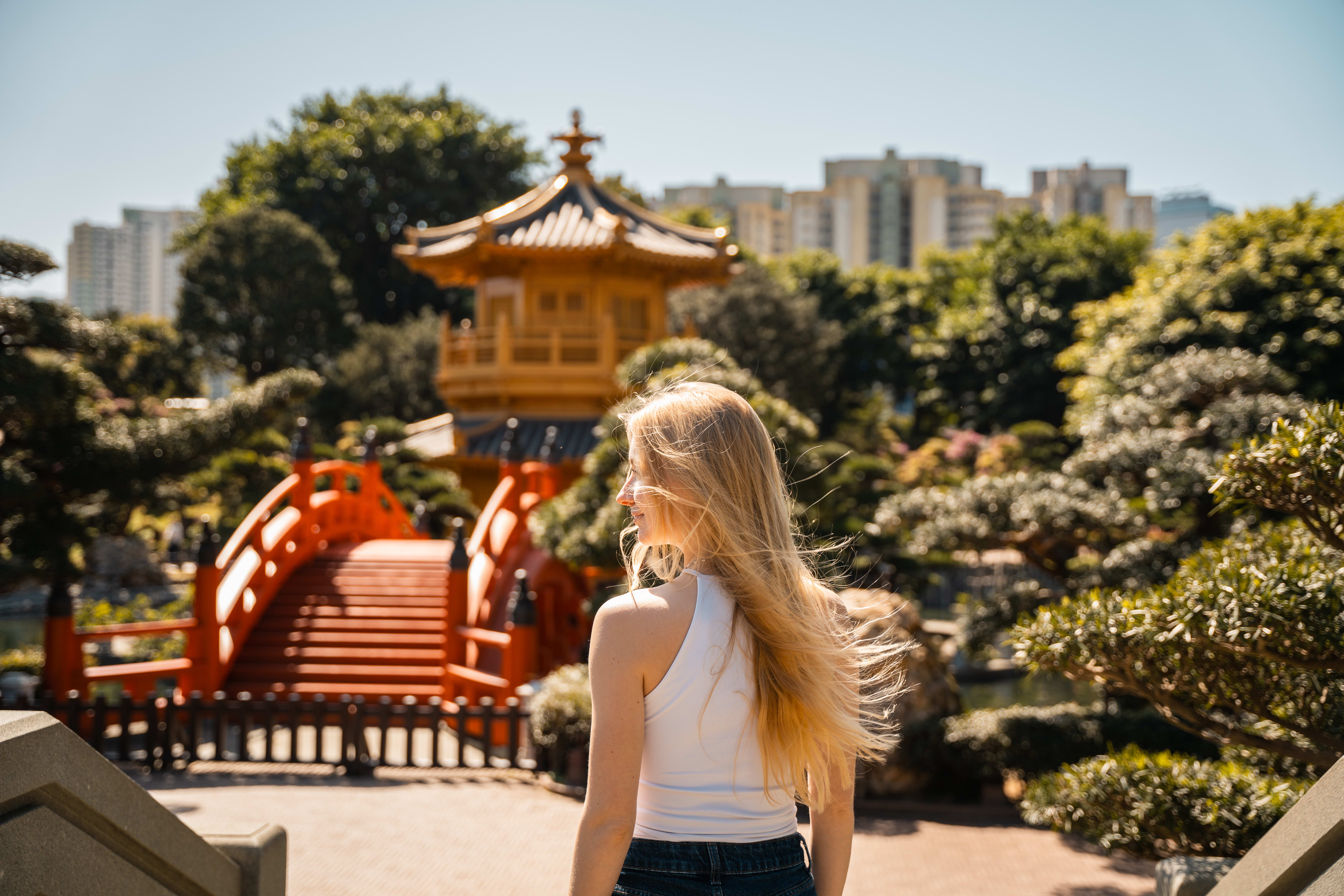 Japan meets Hongkong: Konbini, Karaoke & Kung Fu!