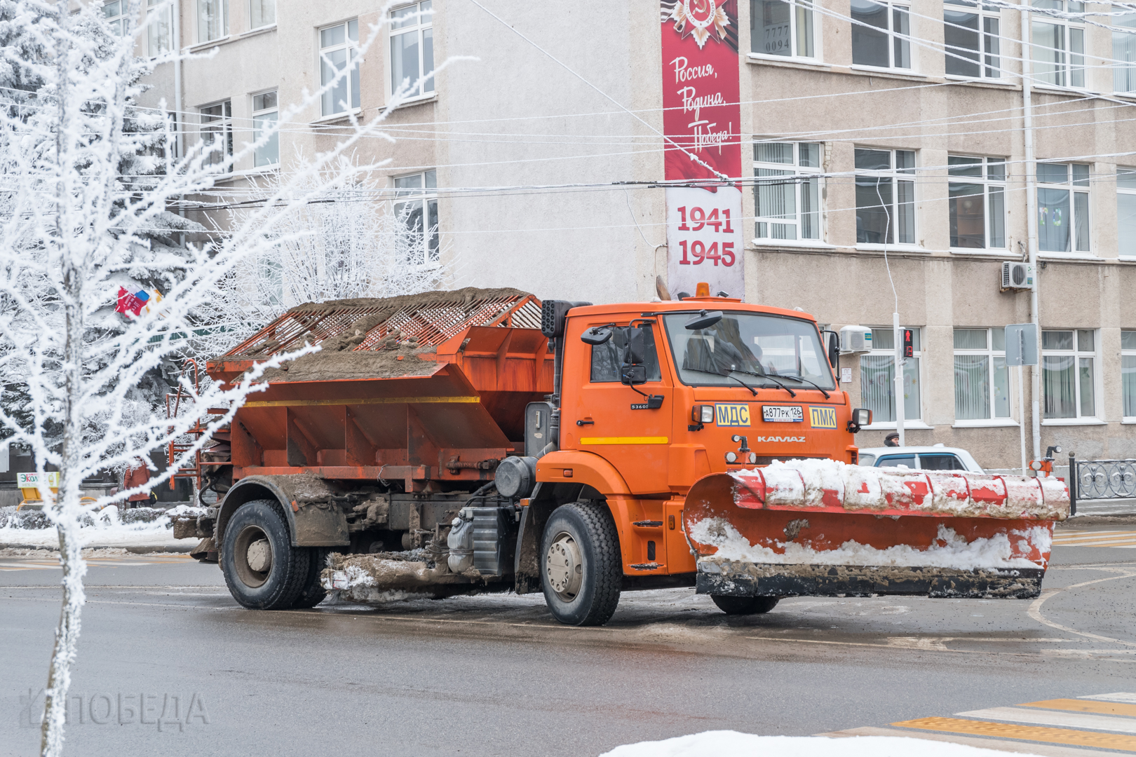 Снегоуборочная машина до обеда расчистили