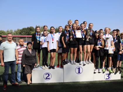 Традиционная легкоатлетическая эстафета «Воронцовская верста», посвященная Дню г.Зеленокумска, состоялась сегодня на стадионе «Молния»