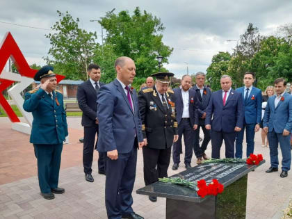 Памятный знак в честь тружеников тыла и «детей войны» установили в Георгиевске