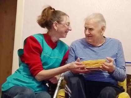 Помогаем жить достойно