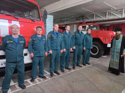 Священник отслужил молебен в отряде МЧС в день памяти иконы Пресвятой Богородицы «Неопалимая купина»