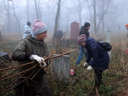 Уборка кладбища при храме Успения Божией Матери г. Ставрополя