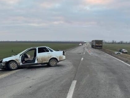 Один человек погиб, пятеро пострадали в тройной аварии в Петровском округе