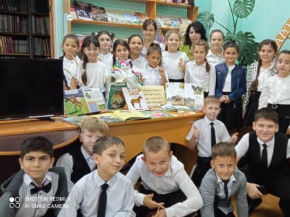 Большие глаза и пушистая челка, четыре копытца и хвостик – метелка