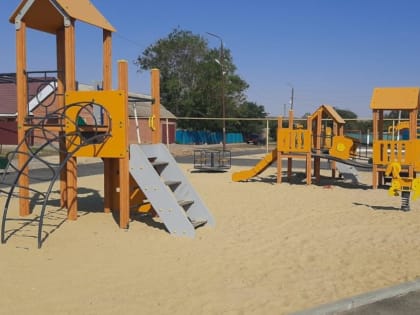 В двух посёлках Новоалександровского округа открыли детские площадки