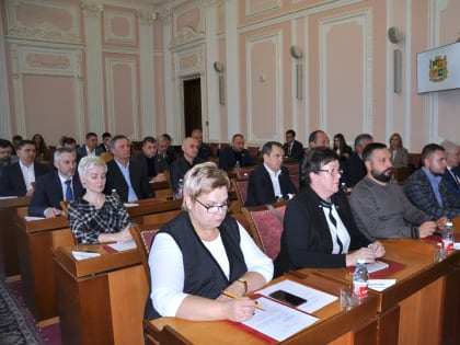 В новый год – с подарками. Георгий Колягин провел внеочередное заседание Ставропольской городской Думы